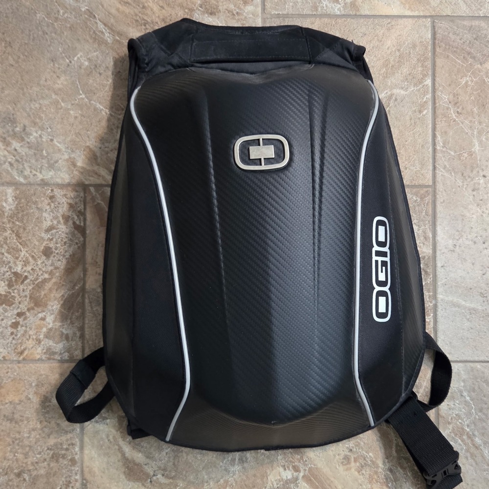 OGIO No Drag Mach 5 Motorcycle Backpack Black Carbon Fiber Aerodynamic Bag